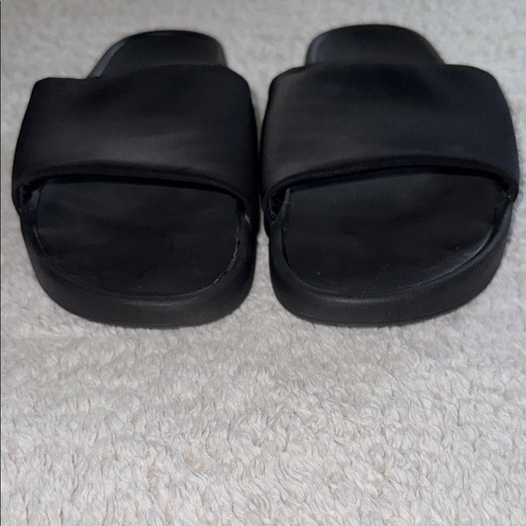 🥿 Women’s Makenna Slide Sandals – Black, Size 10 (Gently Used) - Picture 3 of 4